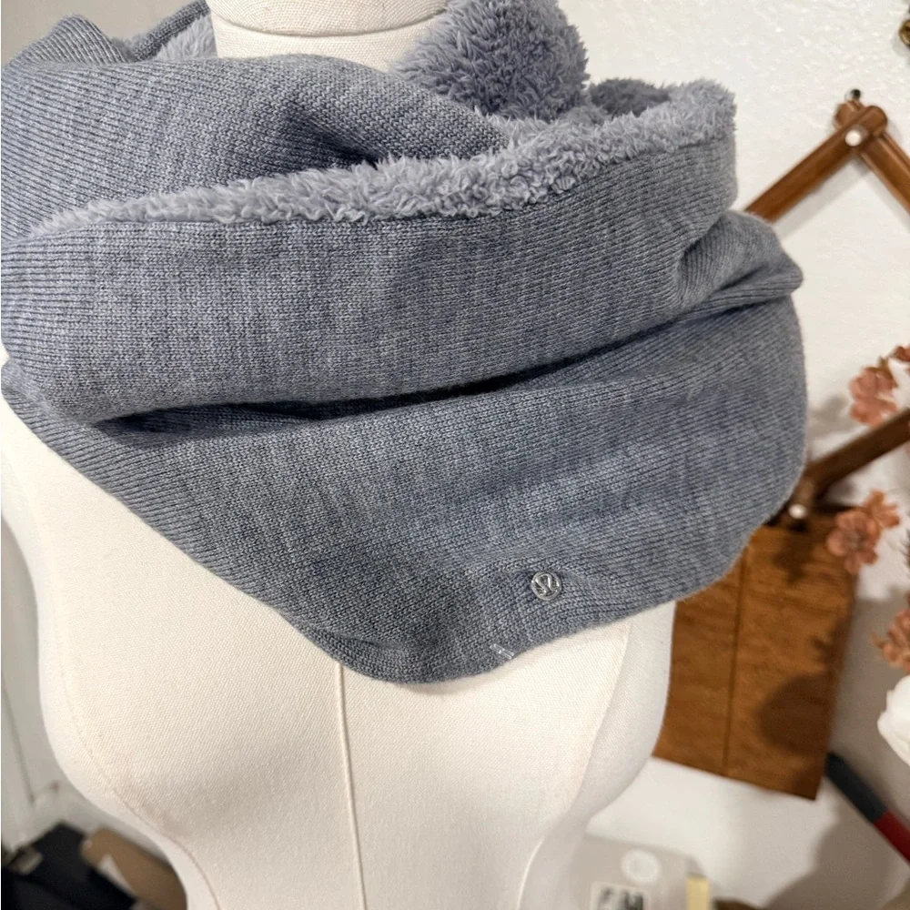 Lululemon Athletica Soft Gray Scarf